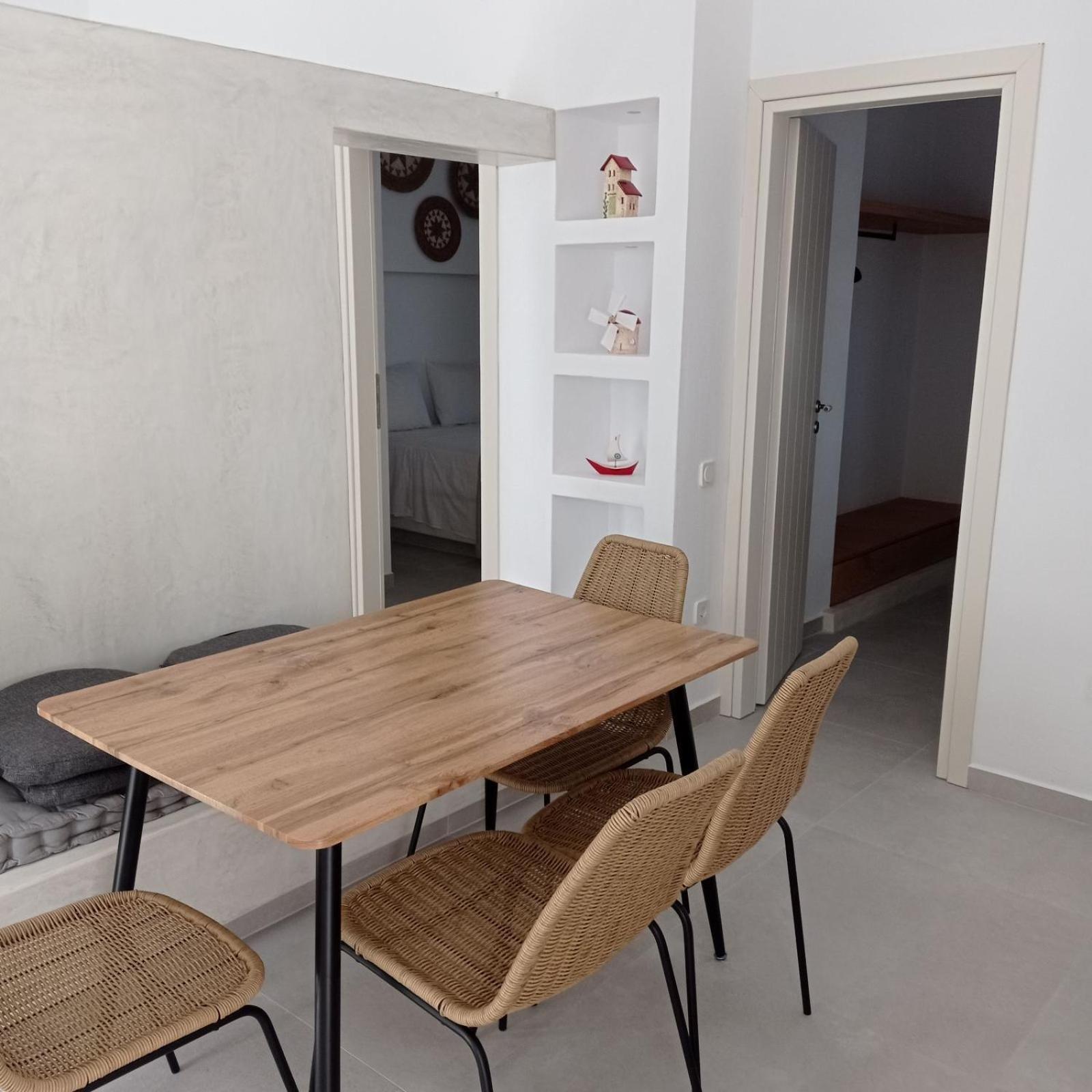 Θέαστρον - Theastron House With Great View In Chora Leilighet Pera Gyalos Eksteriør bilde